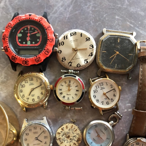 Lot of watches for parts repair or battery replacement or repurpose - Picture 3 of 13